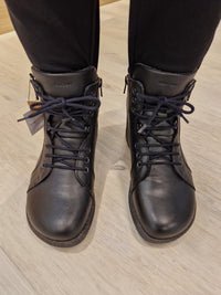 Leveäkärkiset ja hyvin avautuvat New Feet nilkkurit - vain Kenkä-Ralesta